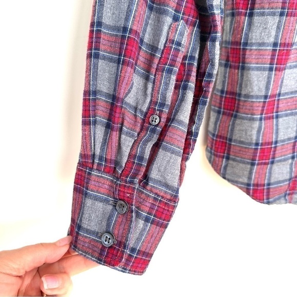 J. Crew button  down shirt with long sleeves in 💯 cotton flannel, plaid - Picture 7 of 9